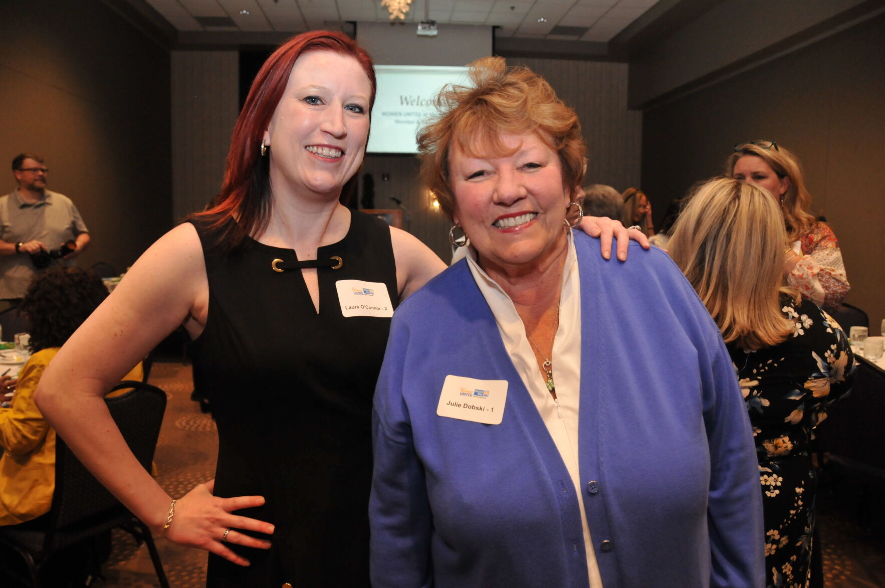 Laura O'Connor, Julie Dobski
